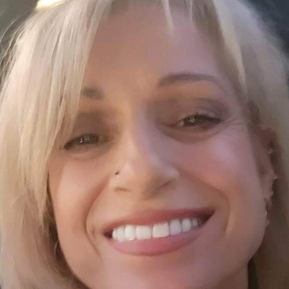 Meet your Posher, Lori. - Picture 3 of 9